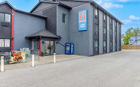 Motel 6 Niagara Falls, On Near The Falls